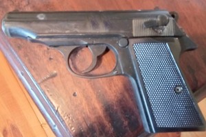 zabezpieczony pistolet