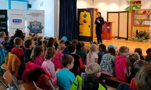 Policjantka Wydziału Prewencji KWP w Rzeszowie na spotkaniu z dziećmi