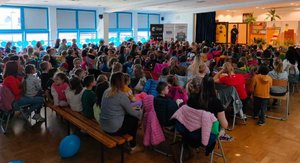 Policjantka Wydziału Prewencji KWP w Rzeszowie na spotkaniu z dziećmi