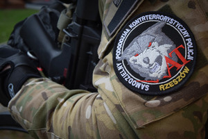 Policyjni kontrterroryści podczas ćwiczeń