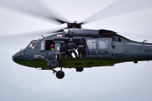 Policyjni kontrterroryści podczas ćwiczeń