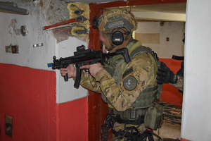 Policyjni kontrterroryści podczas ćwiczeń