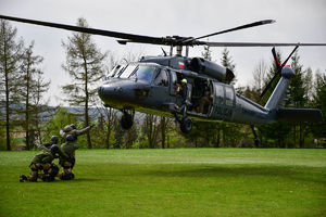 Policyjni kontrterroryści podczas ćwiczeń