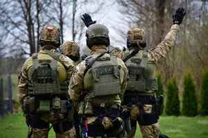 Policyjni kontrterroryści podczas ćwiczeń