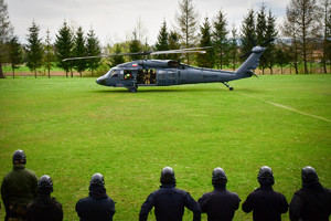 Policyjni kontrterroryści podczas ćwiczeń