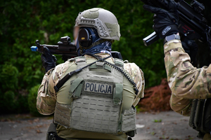 Policyjni kontrterroryści podczas ćwiczeń