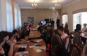 Klasy sportowe podczas spotkania z policjantami