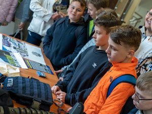 Zdjęcia przedstawiają funkcjonariuszy z komendy Powiatowej Policji w Leżajsku oraz Ratowników Wolontariuszy podczas wydarzenia "Twoje bezpieczeństwo zależy od Ciebie".