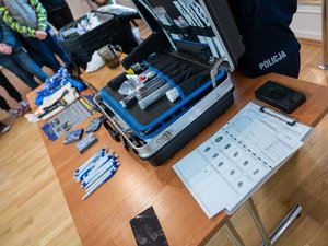 Zdjęcia przedstawiają funkcjonariuszy z komendy Powiatowej Policji w Leżajsku oraz Ratowników Wolontariuszy podczas wydarzenia "Twoje bezpieczeństwo zależy od Ciebie".