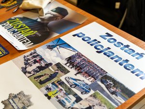 Zdjęcia przedstawiają funkcjonariuszy z komendy Powiatowej Policji w Leżajsku oraz Ratowników Wolontariuszy podczas wydarzenia "Twoje bezpieczeństwo zależy od Ciebie".