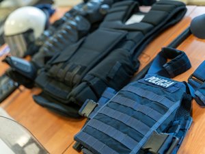 Zdjęcia przedstawiają funkcjonariuszy z komendy Powiatowej Policji w Leżajsku oraz Ratowników Wolontariuszy podczas wydarzenia "Twoje bezpieczeństwo zależy od Ciebie".