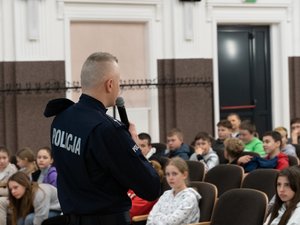 Zdjęcia przedstawiają funkcjonariuszy z komendy Powiatowej Policji w Leżajsku oraz Ratowników Wolontariuszy podczas wydarzenia &quot;Twoje bezpieczeństwo zależy od Ciebie&quot;.