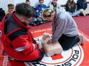 Zdjęcia przedstawiają funkcjonariuszy z komendy Powiatowej Policji w Leżajsku oraz Ratowników Wolontariuszy podczas wydarzenia "Twoje bezpieczeństwo zależy od Ciebie".
