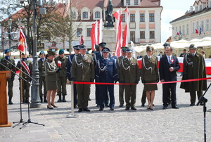 Na zdjęciu przedstawiciele służb mundurowych, biorący udział w uroczystości.