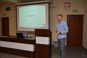 Na zdjęciu mł. asp. Mateusz Majkut - psycholog policyjny
