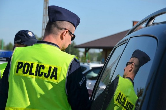 Policjanci podczas realizacji akcji „Trzeźwość” na drogach miejscowości gminy Miejsce Piastowe