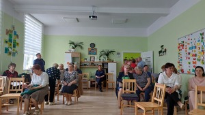 zdjęcia z debaty społecznej pn.&quot;Bezpieczeństwo seniorów&quot; zorganizowana w klubie seniora w Dubiecku