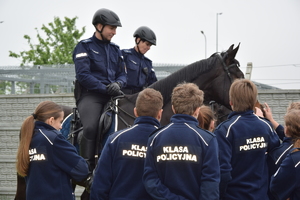 policjanci podczas dniu otwartych OPP w Rzeszowie
