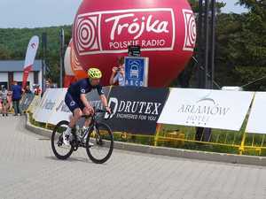 zdjęcia przedstawiają uczestników- kolarzy podczas przejazdów w wyścigu &amp;quot; Orlen Lang Team Race.