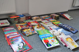 Część książek, które odzyskała jasielska policja