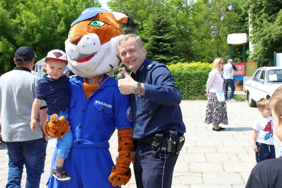 Policjanci z Komendy Miejskiej Policji w Tarnobrzegu - spotkania z dziećmi