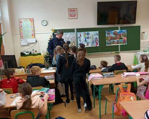 Dzieci z policjantami z województwa podkarpackiego