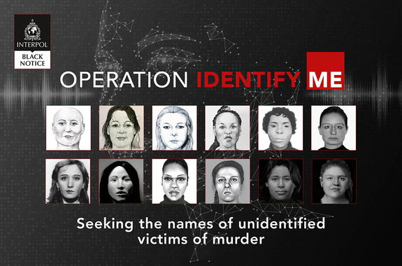 Plakat na którym umieszczone są zdjęcia 22 zamordowanych najprawdopodobniej na terenie Belgi, Holandii, Niemiec