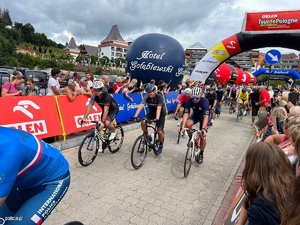 Start kolarzy w wyścigu