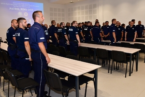 Policjanci podczas rozpoczęcia konkursu - w sali wykładowej.