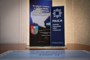 Policjanci podczas konkursu Dyżurny Roku w auli Komendy Wojewódzkiej Policji w Rzeszowie