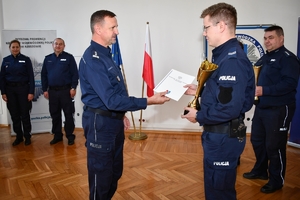 Policjanci podczas konkursu na najlepszego oskarżyciela publicznego, funkcjonariusze umundurowani, w auli komendy wojewódzkiej.