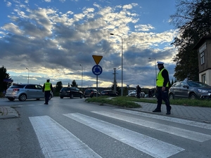 policjanci w czasie akcji Wszystkich świętych