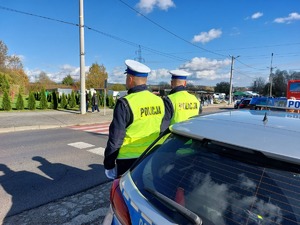 policjanci w czasie akcji Wszystkich świętych