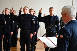 policjanci podczas ślubowania