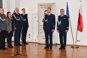 Policjanci podczas uroczystego pożegnania I Zastępcy Komendanta Wojewódzkiego Policji w Rzeszowie insp. Stanisława Sekuły