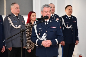 Policjanci podczas uroczystego pożegnania I Zastępcy Komendanta Wojewódzkiego Policji w Rzeszowie insp. Stanisława Sekuły