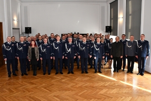 Policjanci podczas uroczystego pożegnania I Zastępcy Komendanta Wojewódzkiego Policji w Rzeszowie insp. Stanisława Sekuły