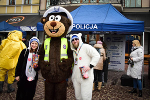 Policjanci podczas 32. Finału WOŚP na rzeszowskim rynku.