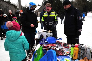 spotkanie policjantów w dziećmi i młodzieżą na jasielskim stok