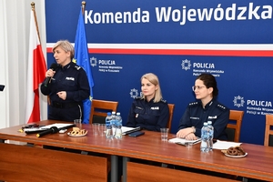 Policjanci podczas szkolenia w auli Komendy Wojewódzkiej Policji w Rzeszowie