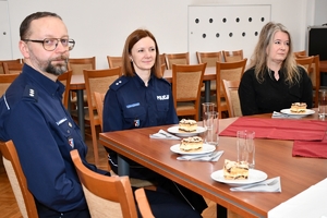 Policjanci i członkowie stowarzyszenia podczas spotkania w auli Komendy Wojewódzkiej Policji w Rzeszowie