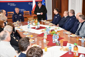 Policjanci i członkowie stowarzyszenia podczas spotkania w auli Komendy Wojewódzkiej Policji w Rzeszowie