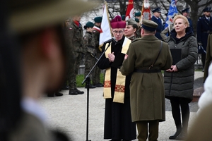 Uczestnicy uroczystości na Placu Farnym w Rzeszowie.