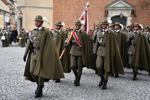 Uczestnicy uroczystości na Placu Farnym w Rzeszowie.