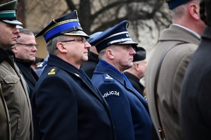 Uczestnicy uroczystości na Placu Farnym w Rzeszowie.