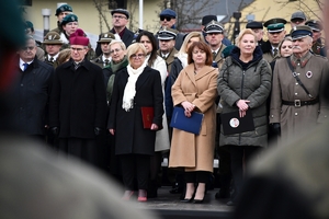 Uczestnicy uroczystości na Placu Farnym w Rzeszowie.