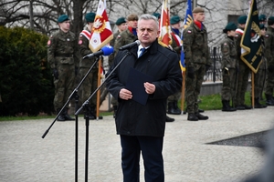 Uczestnicy uroczystości na Placu Farnym w Rzeszowie