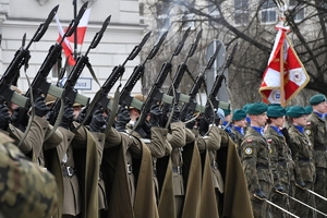 Uczestnicy uroczystości na Placu Farnym w Rzeszowie