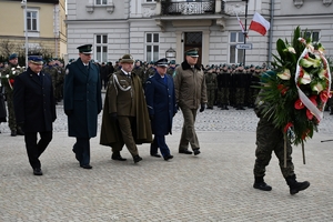 Uczestnicy uroczystości na Placu Farnym w Rzeszowie