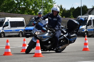 Policjanci ruchu drogowego podczas konkursu